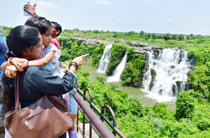 Tourist Rush at Ethipothala Waterfalls Photos_11