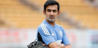 ప్రయోగాల పేరుతో జట్టును ముంచాడా..?