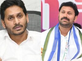 తమ్ముడ్ని కాపాడుకునేందుకే జగన్ ఢిల్లీ టూర్..?